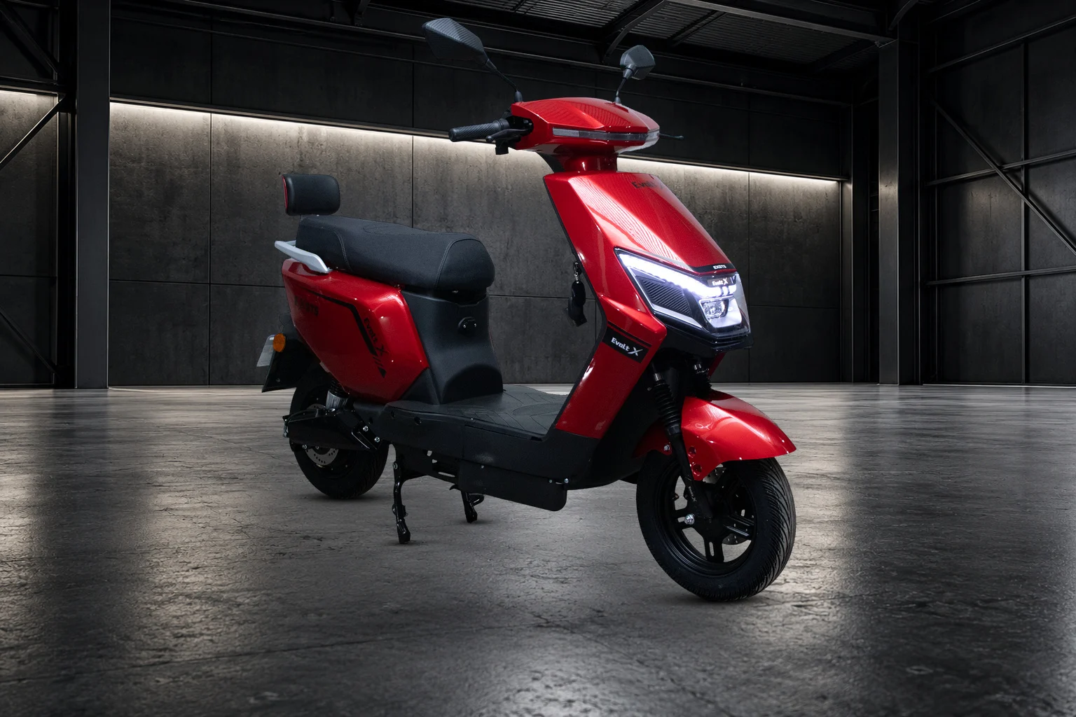 Evolt X EXGTS na cor Vermelha no showroom